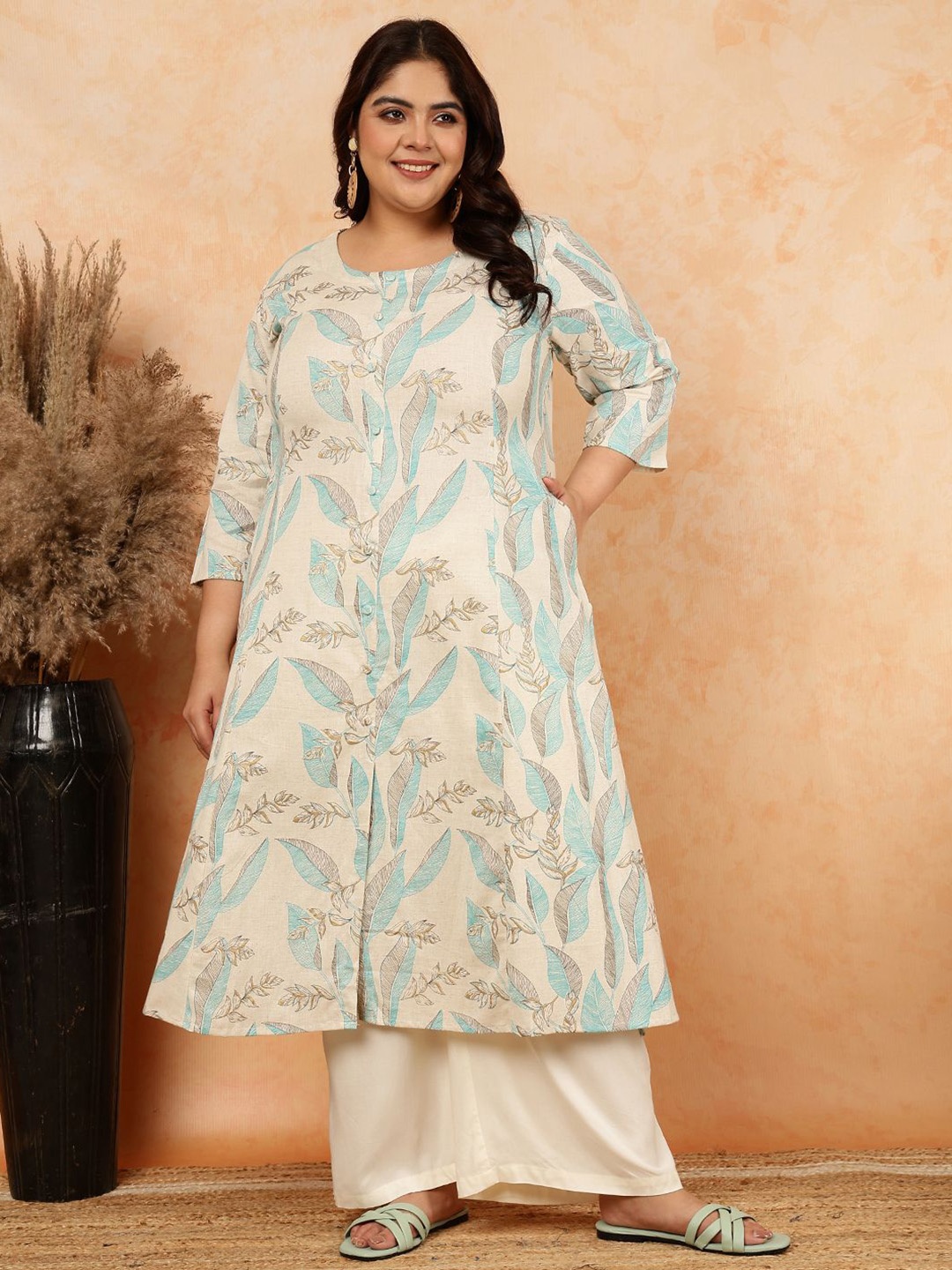 

GULMOHAR JAIPUR Plus Size Floral Printed Cotton Flex Straigth Kurta, White