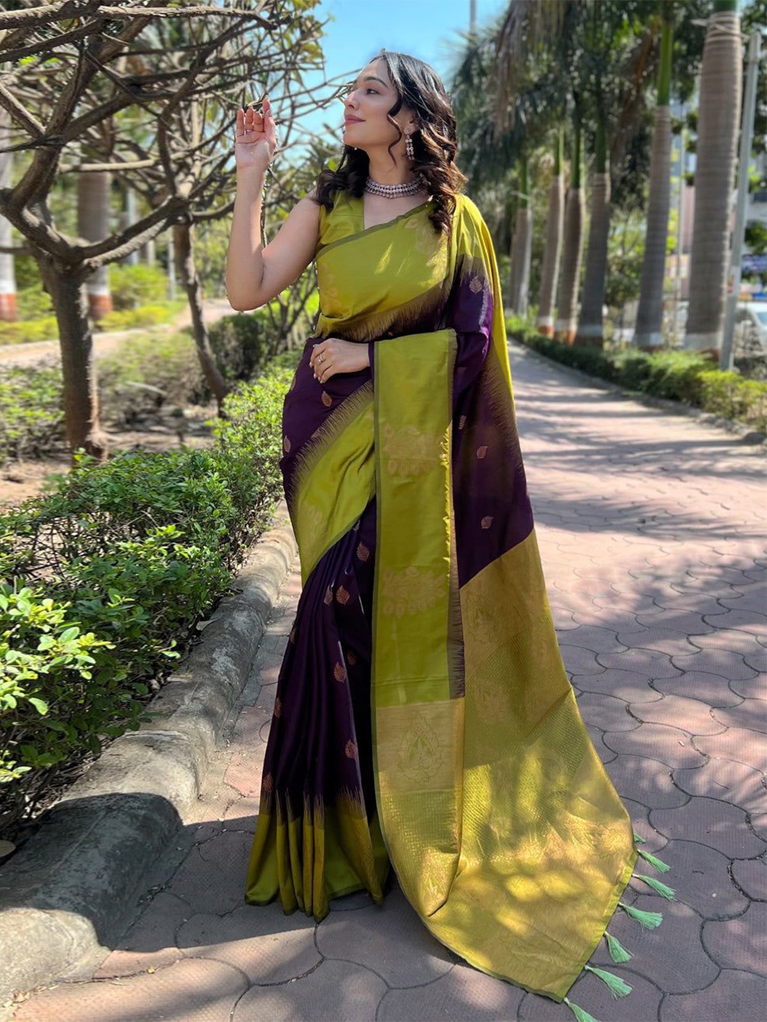 

bansari textiles Woven Design Zari Silk Blend Banarasi Saree, Purple