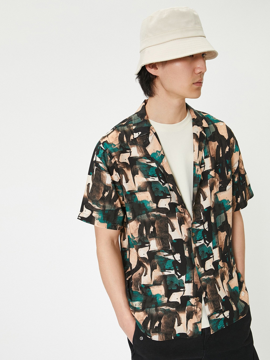 

Koton Men Floral Opaque Printed Casual Shirt, Green