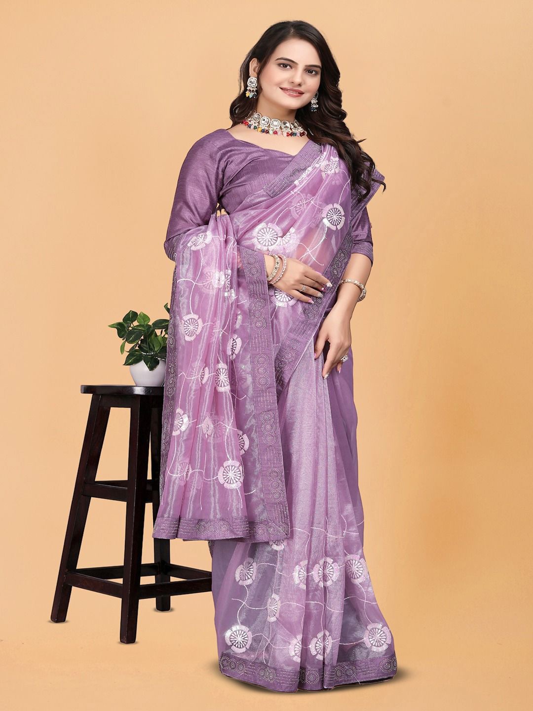 

ANJAVI FASHION Floral Embroidered Net Heavy Work Maheshwari Saree, Purple