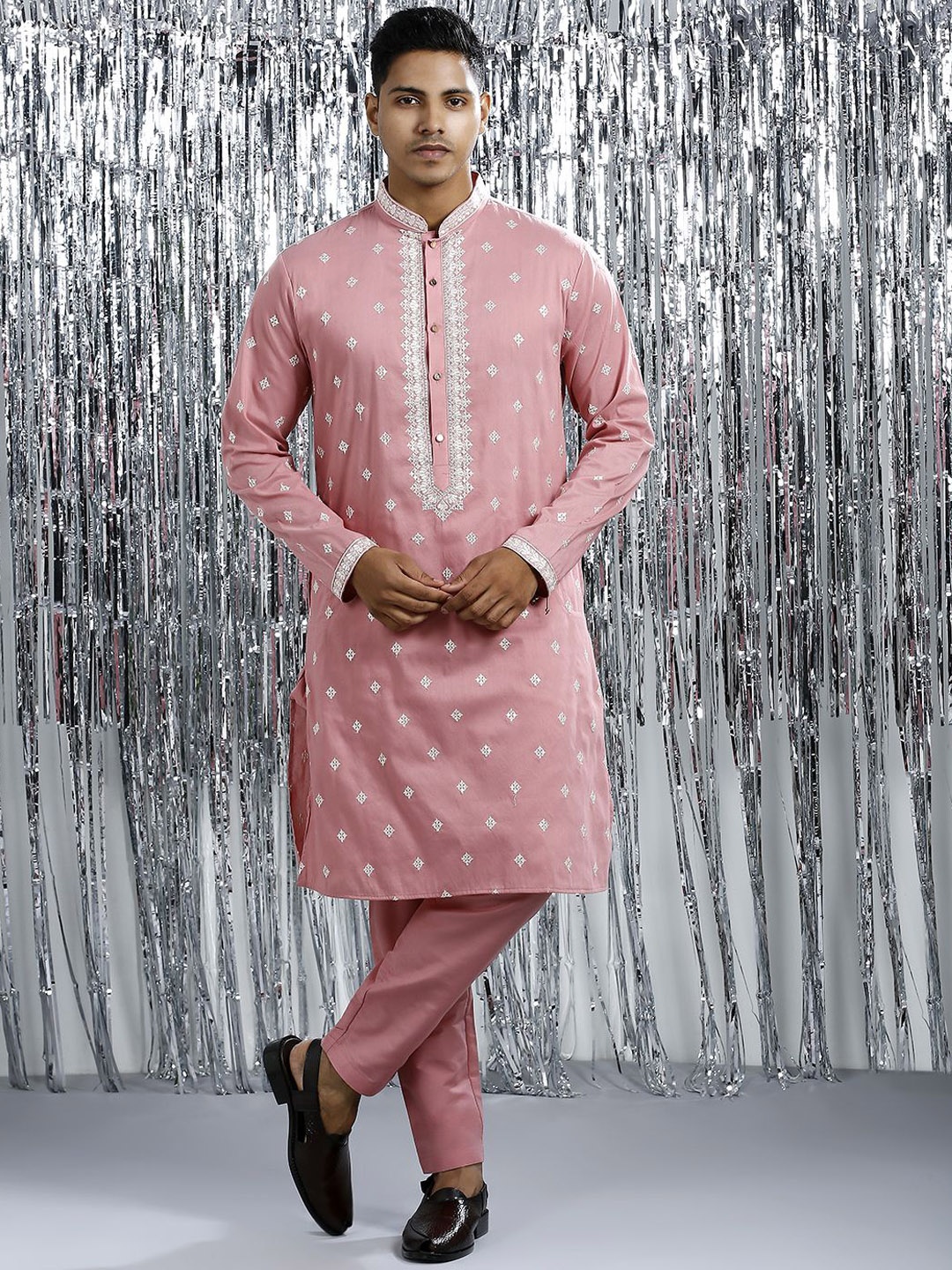 

Be Desi Men Floral Embroidered Regular Kurta with Pyjamas, Pink