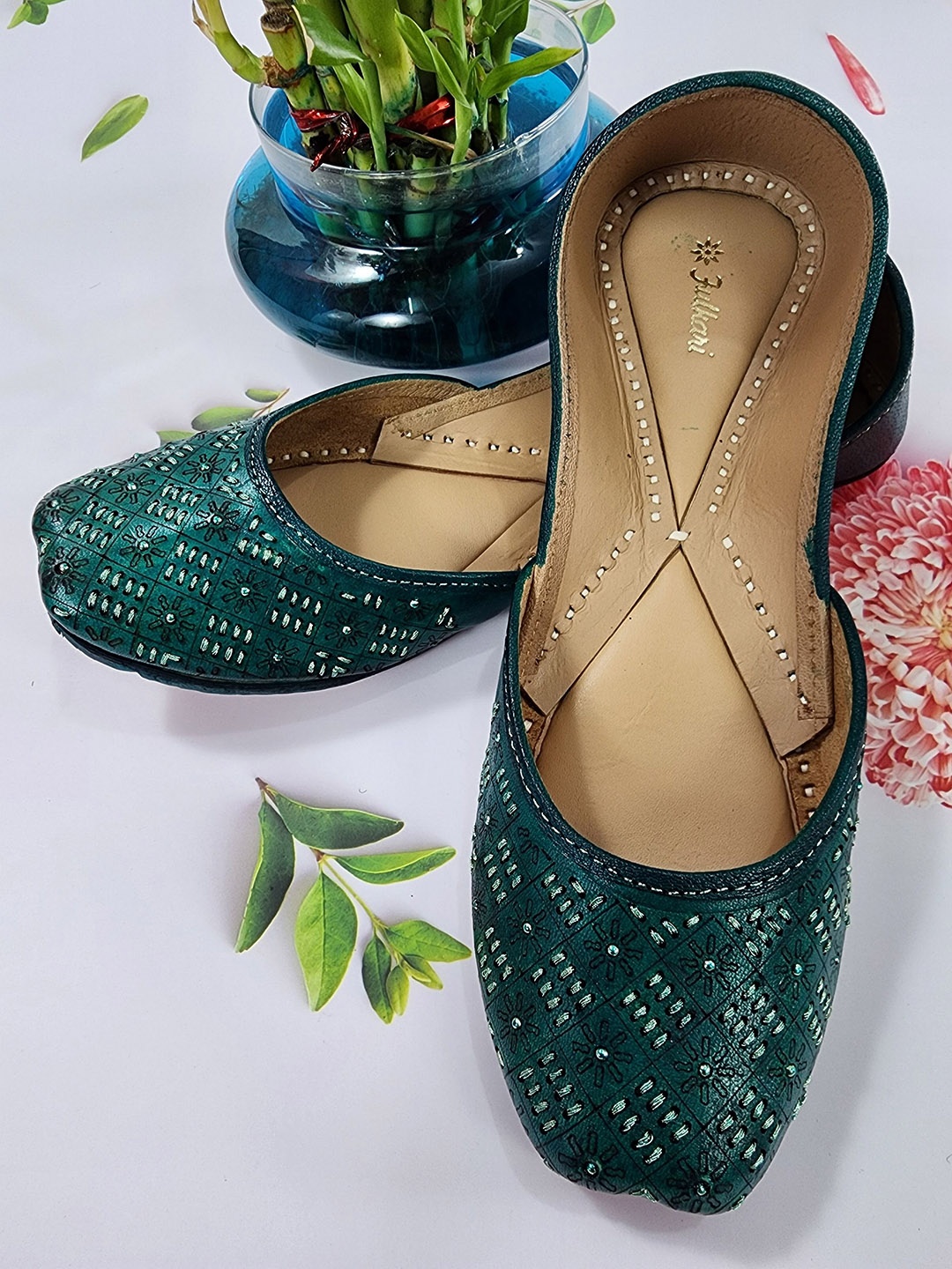 

Fulkari Women Ethnic Leather Mojaris Flats, Green