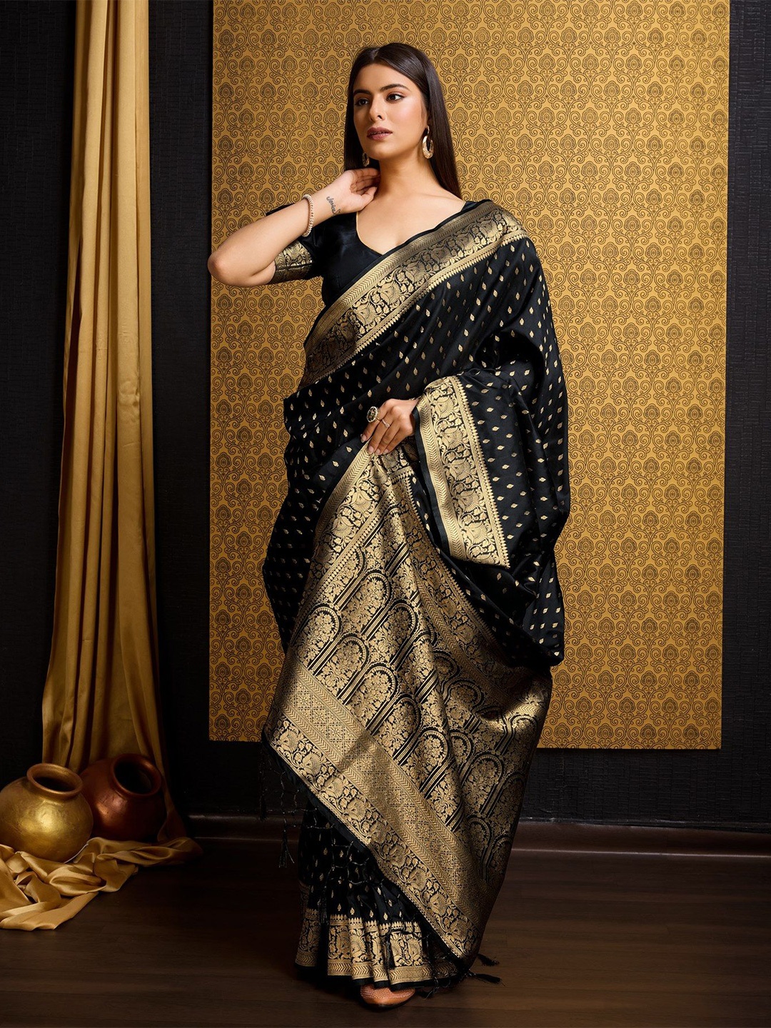 

Panchaamrit Woven Design Zari Silk Blend Banarasi Saree, Black