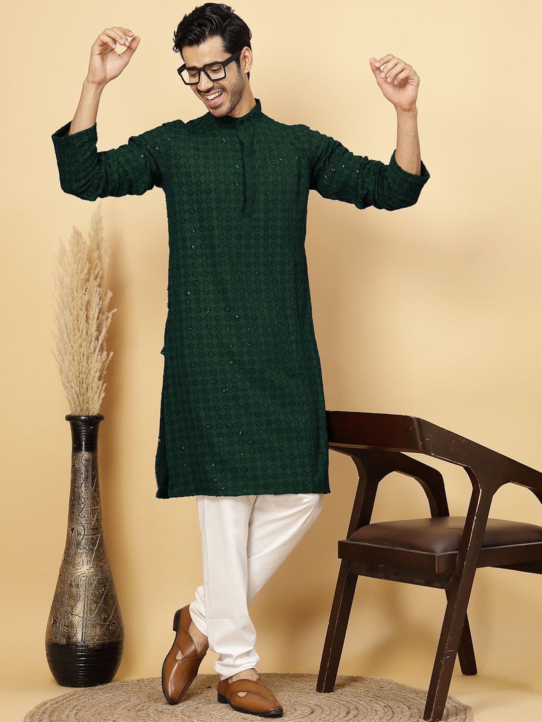 

FABINALIV Ethnic Motifs Embroidered Sequined Pure Cotton Kurta, Green