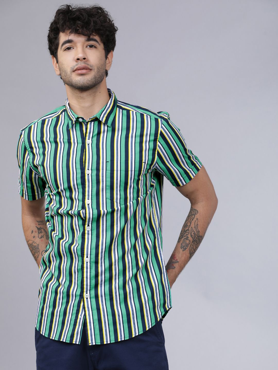 

HIGHLANDER Men Slim Fit Opaque Striped Casual Shirt, Green