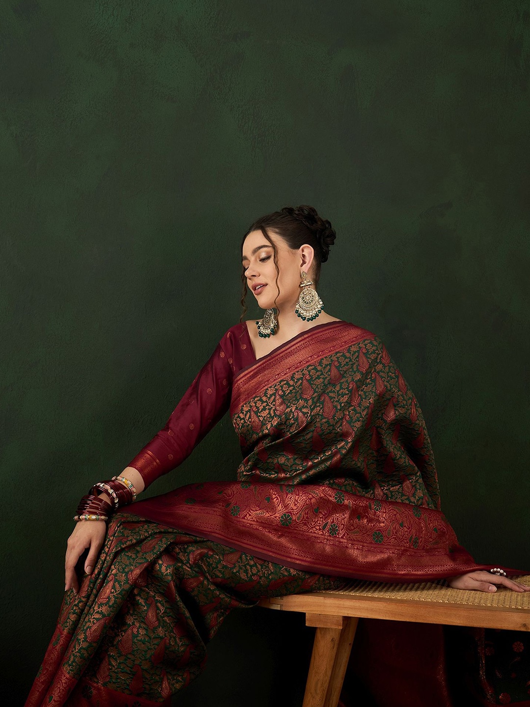 

Sangria Woven Design Saree With Blouse Piece, Green