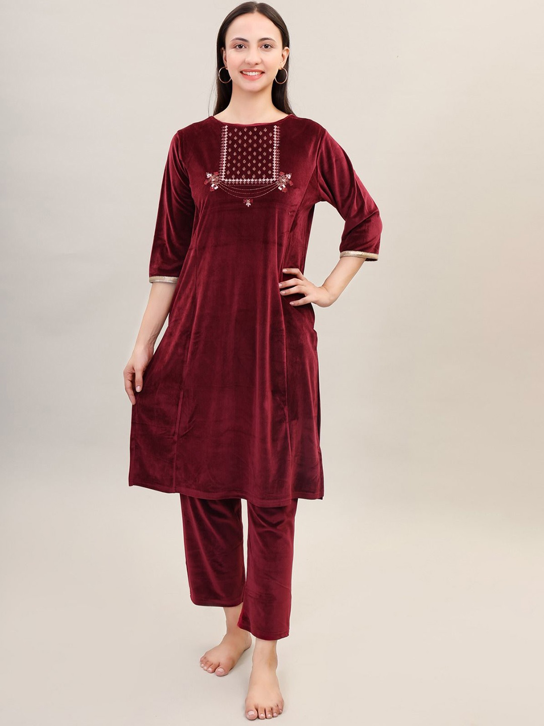 

Camey Women Geometric Yoke Design Flared Sleeves Gotta Patti Velvet Kurta, Red