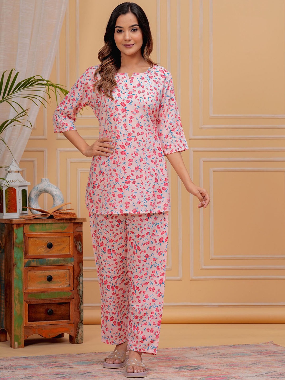 

Light Daisy Women Printed Night suit, Pink