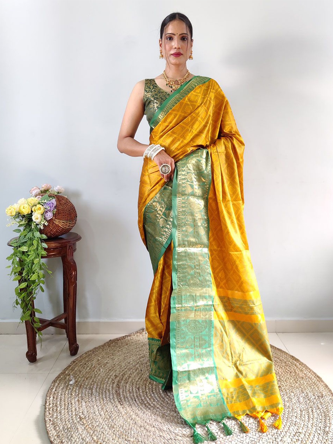 

APNISHA Woven Design Zari Silk Cotton Banarasi Saree, Yellow