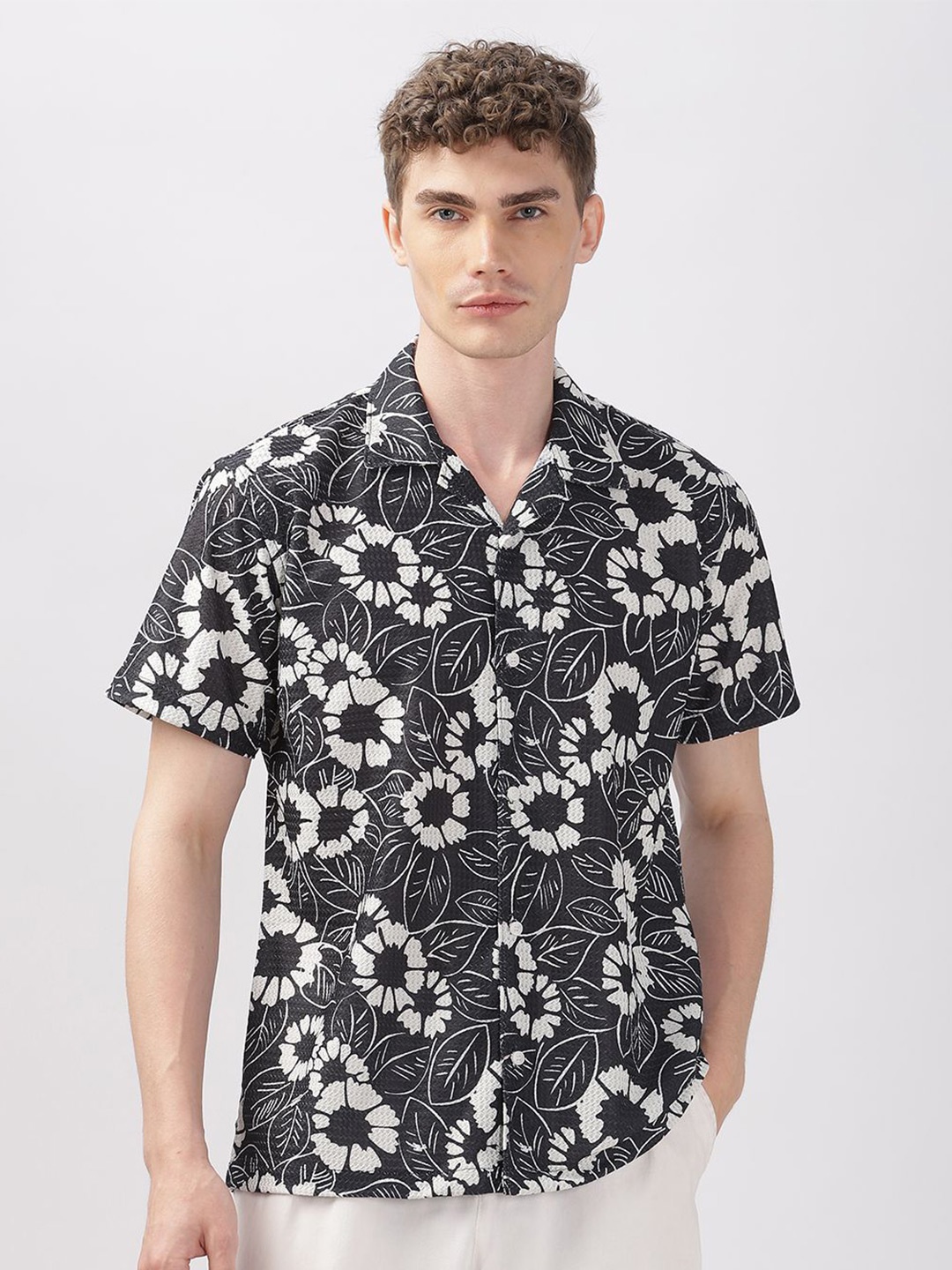 

Vestirio Men Relaxed Floral Opaque Printed Casual Shirt, Black