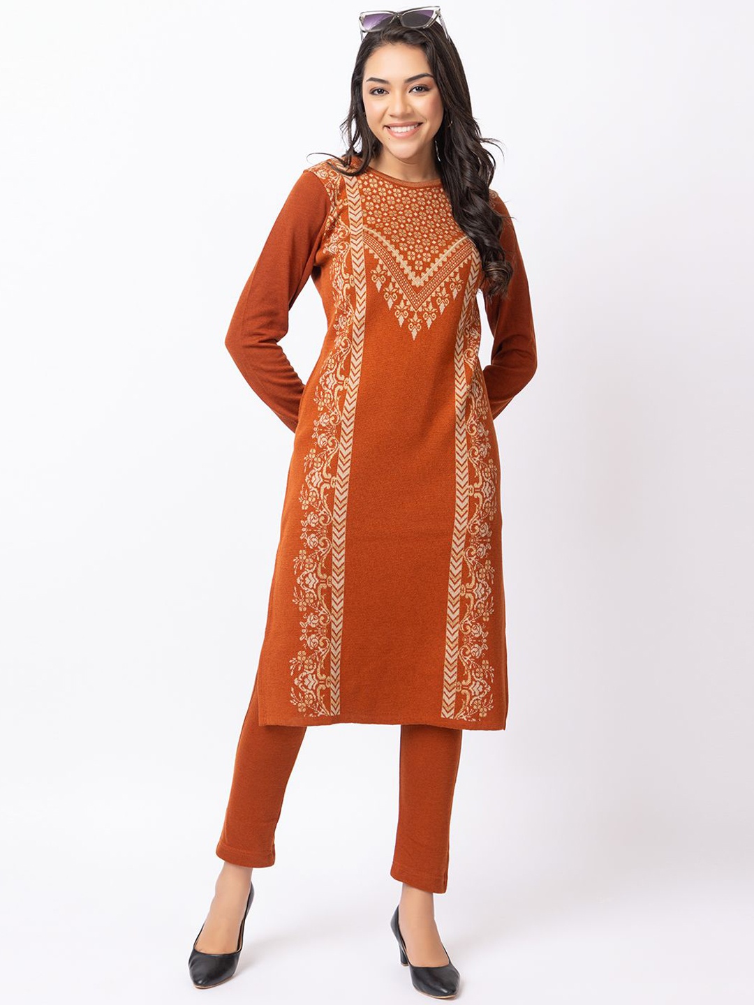 

Anouk Women Geometric Embroidered Cold-Shoulder Sleeves Thread Work Jacquard Winter Wear Kurta, Rust