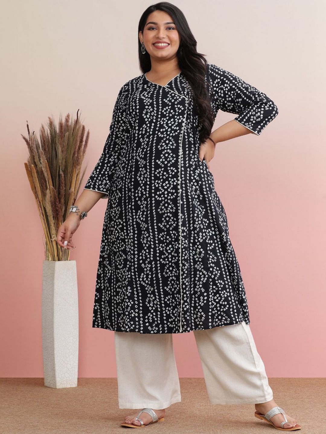

anayna Plus Size Geometric Printed V-Neck Angrakha Pure Cotton A-Line Kurta, Black