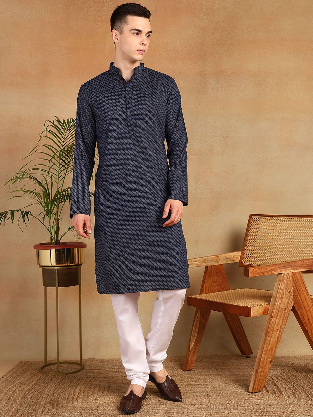 

Anouk Navy Blue Geometric Printed Mandarin Collar Straight Kurta