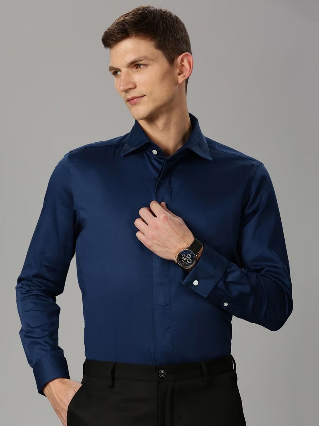 

British Club Men Smart Spread Collar Solid Slim Fit Casual Shirt, Blue