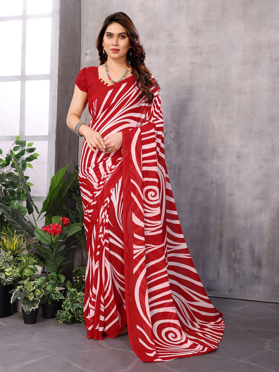 

Ambuja International Poly Georgette Saree, Red