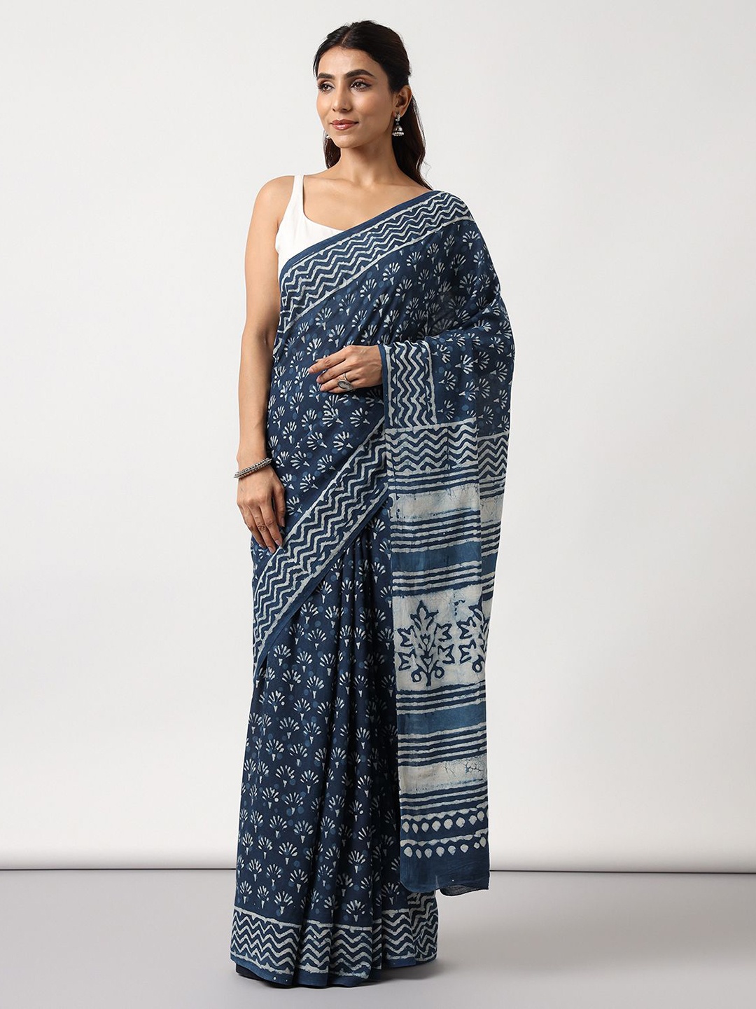 

Moora Printed Ethnic Motifs Pure Cotton Bagru Saree, Navy blue