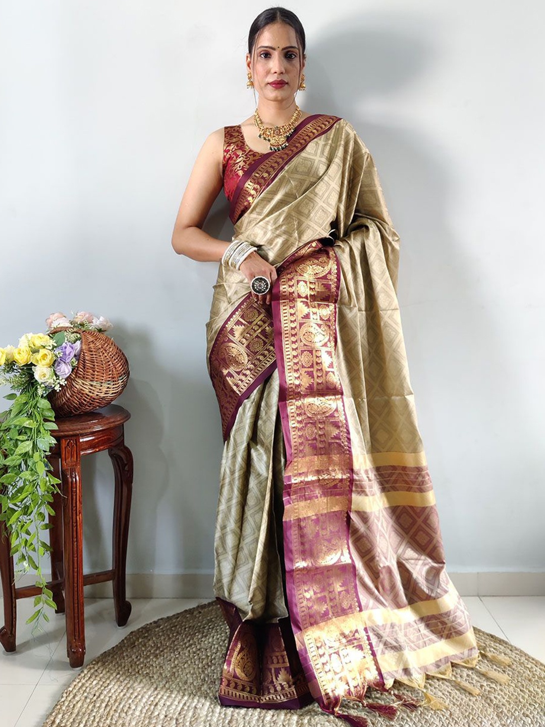 

APNISHA Woven Design Zari Silk Cotton Banarasi Saree, Brown