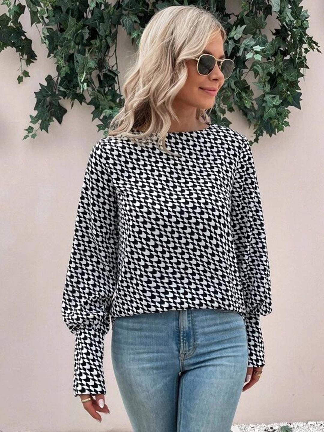 

Stylecast X Slyck Geometric Printed Round Neck Cuff Sleeve Top, Black