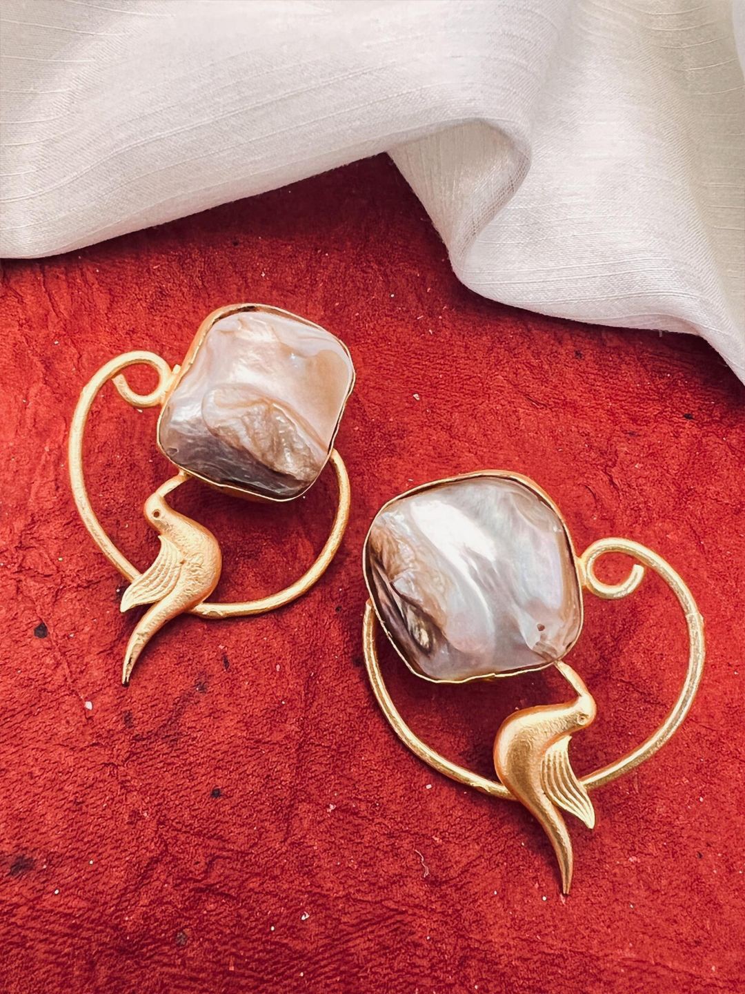 

KRENOZ Gold-Plated Stainless Steel Imitation Bird and Baroque Pearl Drop Earrings