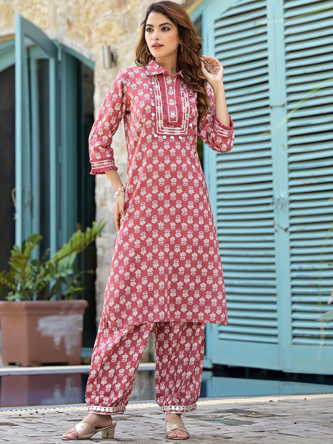 

KALINI Floral Printed Gotta Patti Pure Cotton Straight Kurta With Trousers, Peach