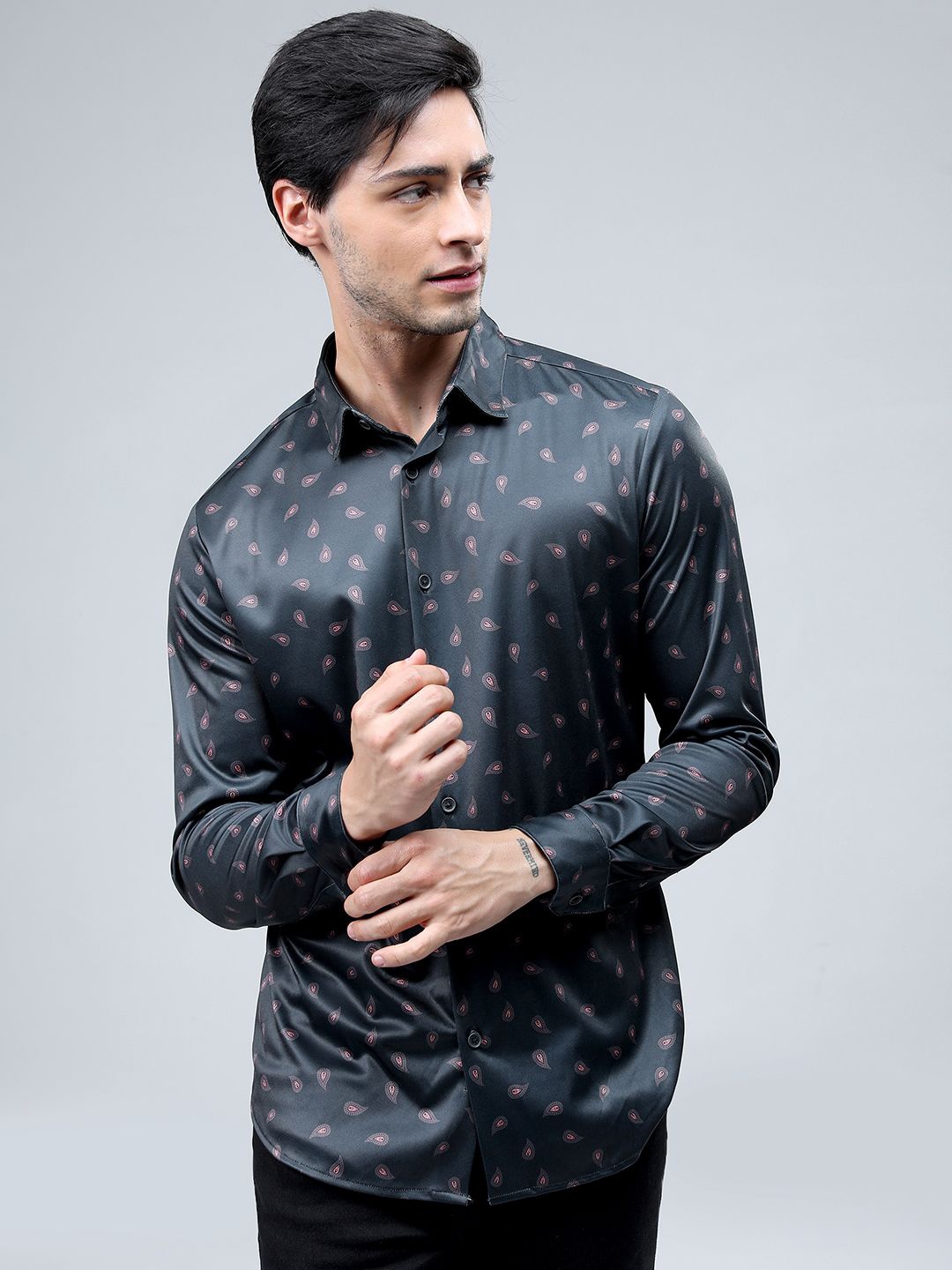 

HIGHLANDER Men Slim Fit Floral Opaque Printed Casual Shirt, Black
