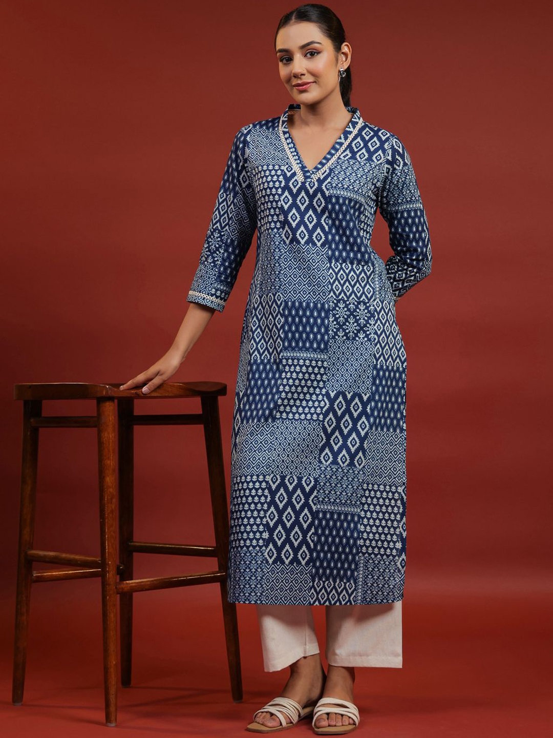 

anayna Geometric Printed V-Neck Pure Cotton Straight Kurta, Blue