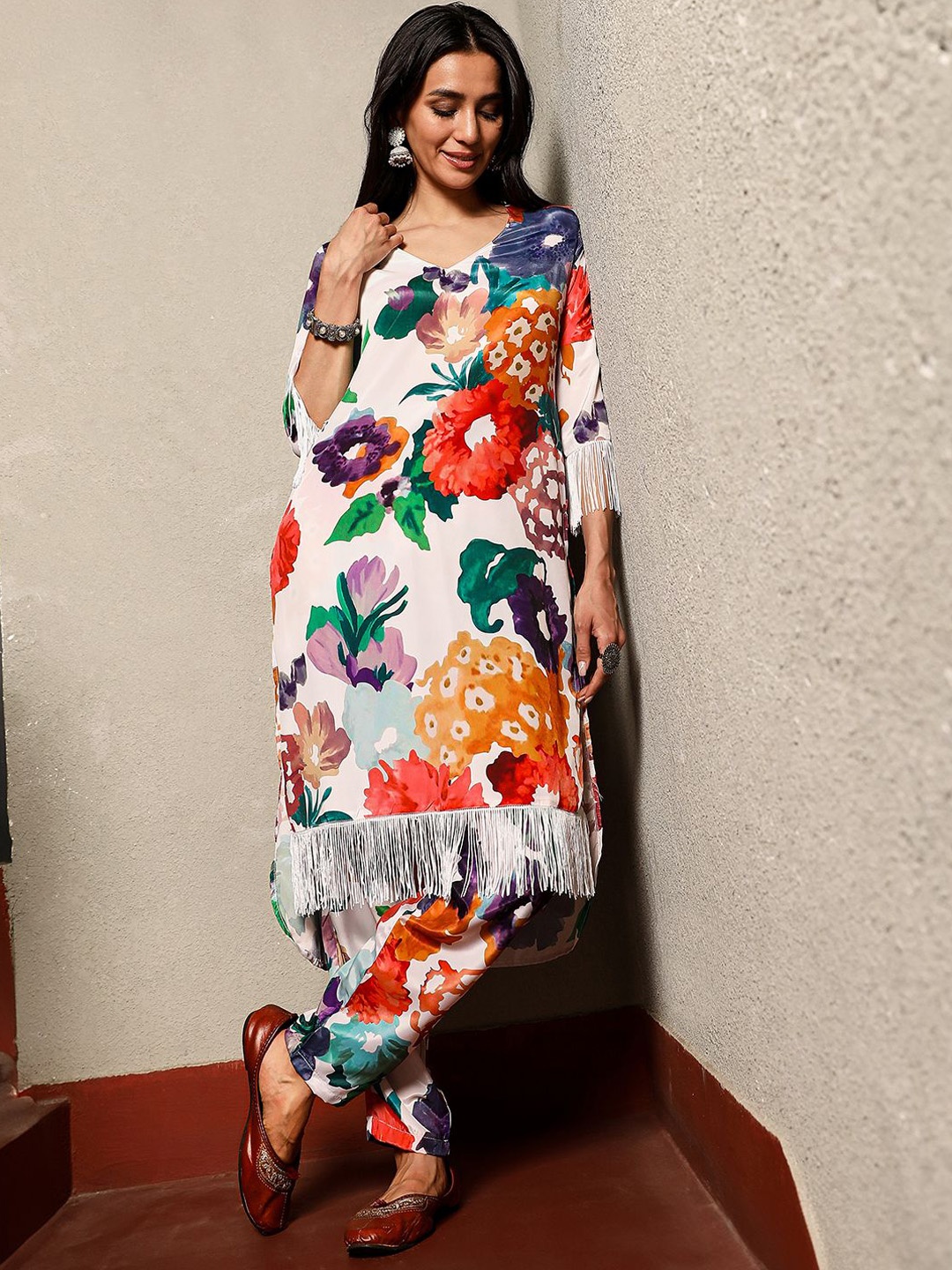 

QISSA Floral Printed Regular Botanical Cluster Kurta With Trousers, White