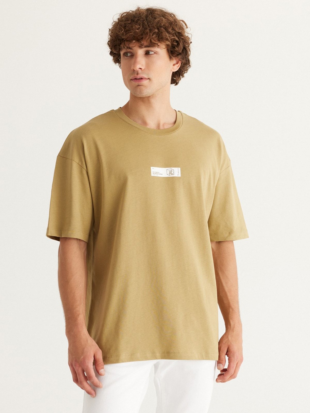 

AVVA Men Graphic Printed Round Neck Cotton T-Shirt, Yellow