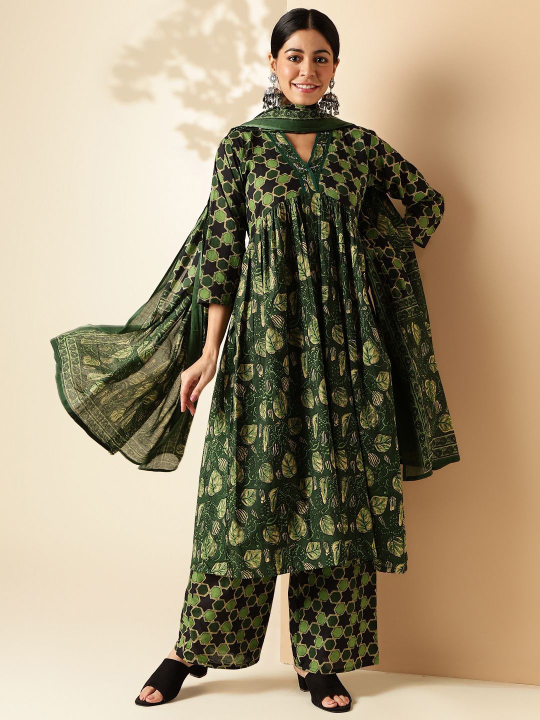 

Vbuyz Floral Printed V Neck Pure Cotton A Line Kurta & Palazzos With Dupatta, Green