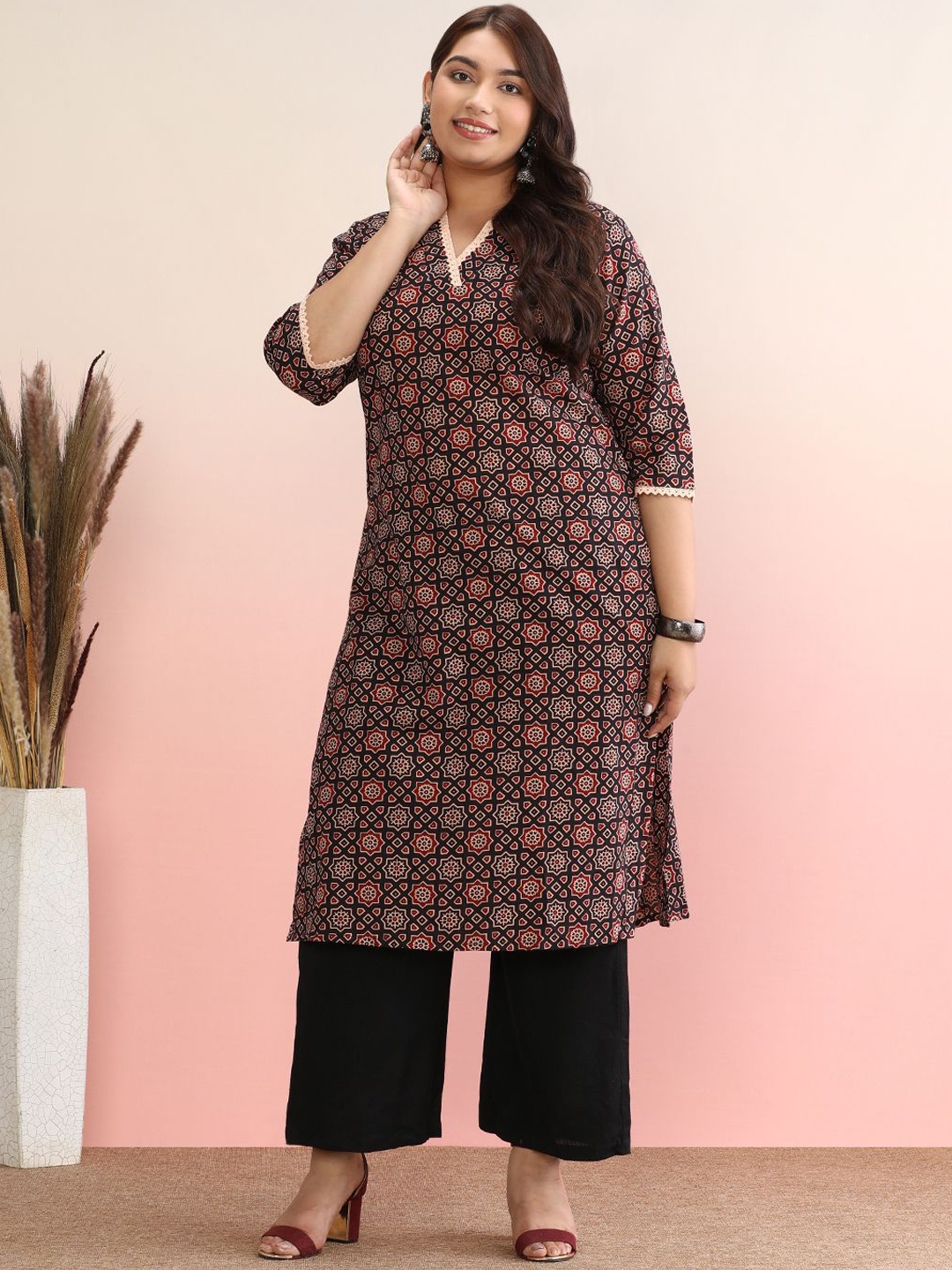 

anayna Plus Size Geometric Printed V-Neck Pure Cotton Straight Kurta, Black