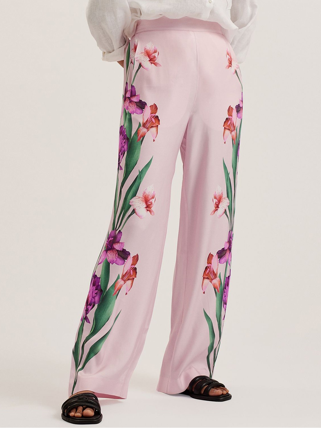 

Ted Baker Women Floral Printed Trousers, Na