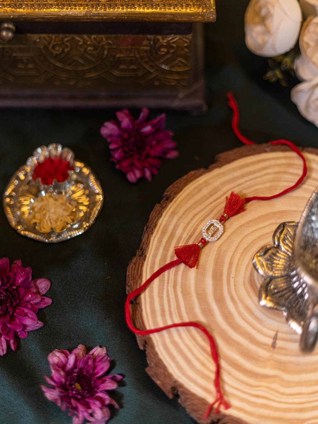 

Sangria Veera Thread Rakhi, Silver