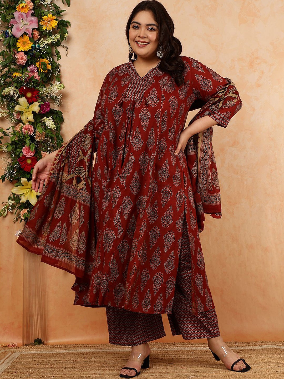 

KIMAYRA Plus Size Floral Printed Pure Cotton Anarkali Kurta with Trousers & With Dupatta, Maroon