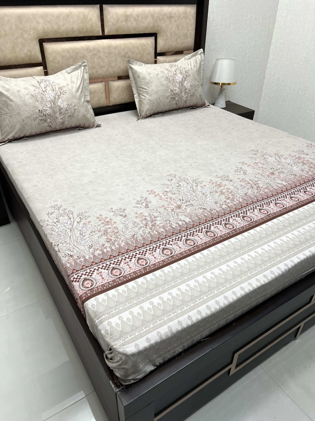 

Pure Decor Grey & Maroon Floral 400 TC King Bedsheet with 2 Pillow Covers