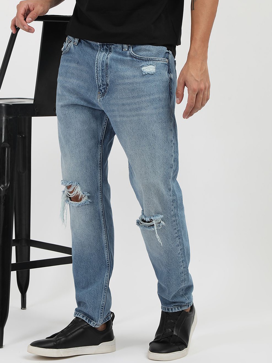 

Calvin Klein Jeans Men Mildly Distressed Light Fade Jeans, Blue