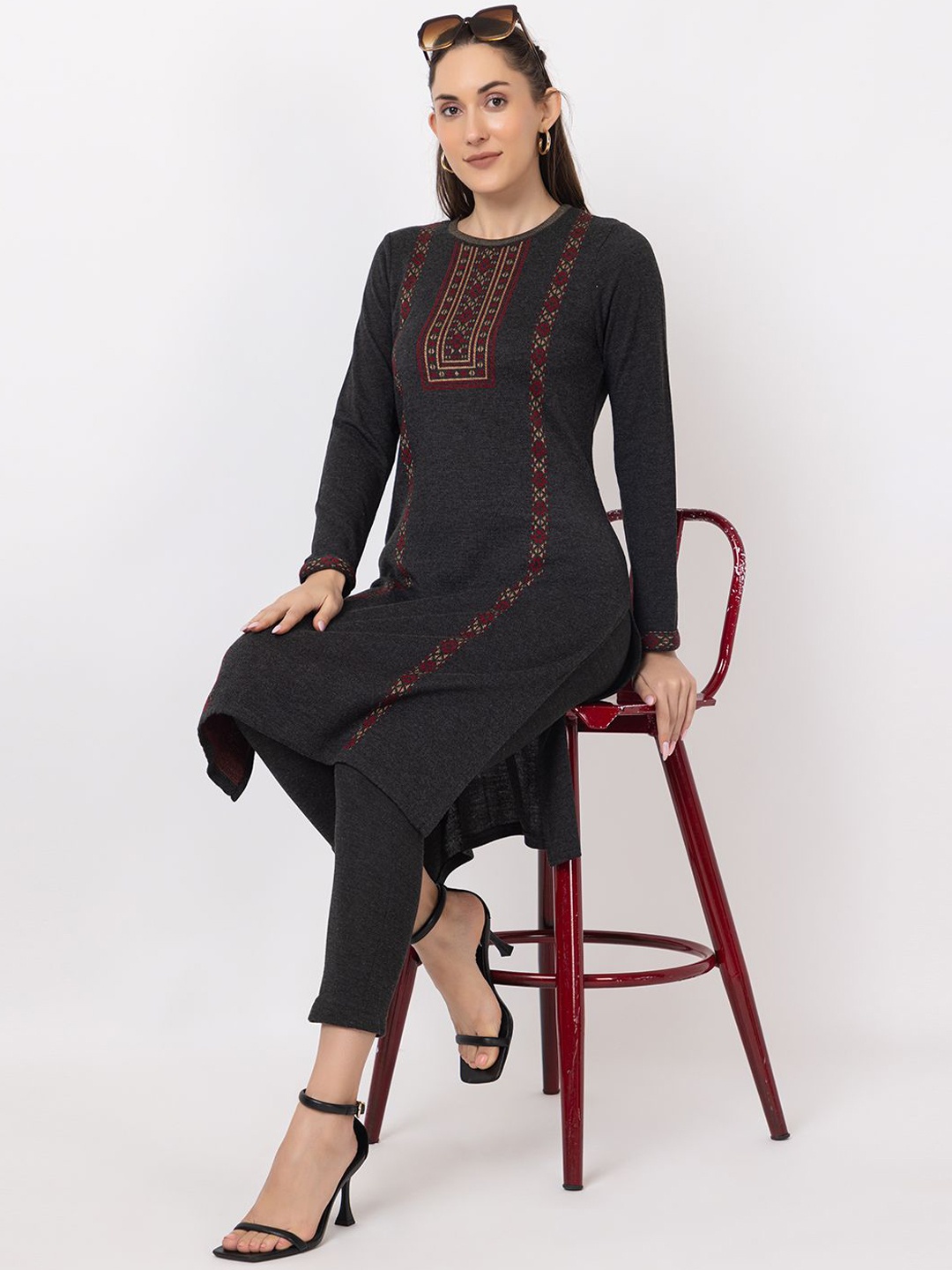 

Anouk Women Yoke Design Flared Sleeves Thread Work Jacquard Winter Wear Kurta, Charcoal
