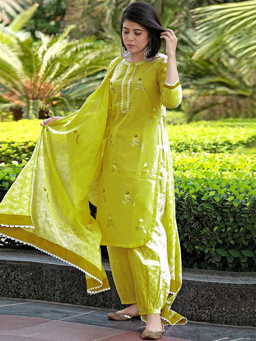 

GoSriKi Women Ethnic Motifs Printed Regular Thread Work Kurta with Salwar & With Dupatta, Green