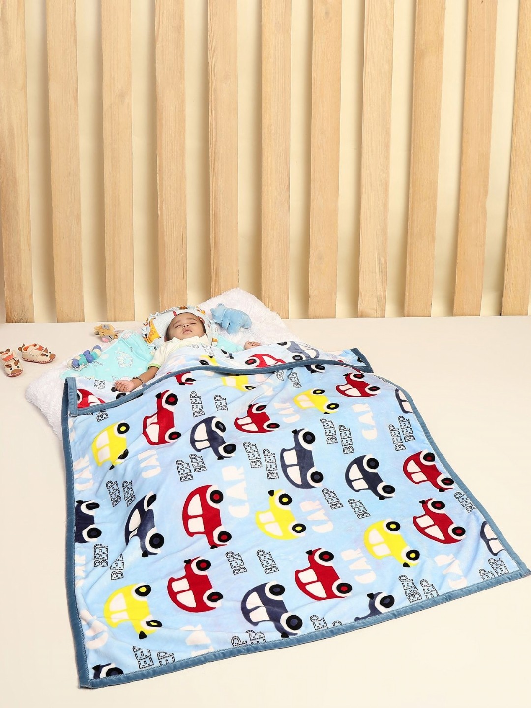 

Monte Carlo Blue & Red Conversational Printed Mild Winter 600 GSM Single Bed Blanket