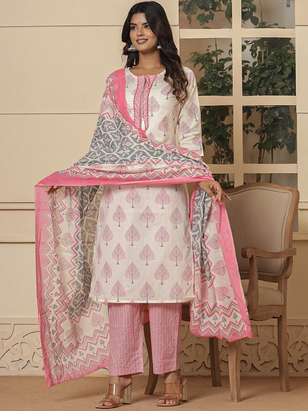 

Yufta Women Ethnic Motifs Embroidered Regular Sequinned Pure Cotton Kurta with Trousers & With Dupatta, Pink