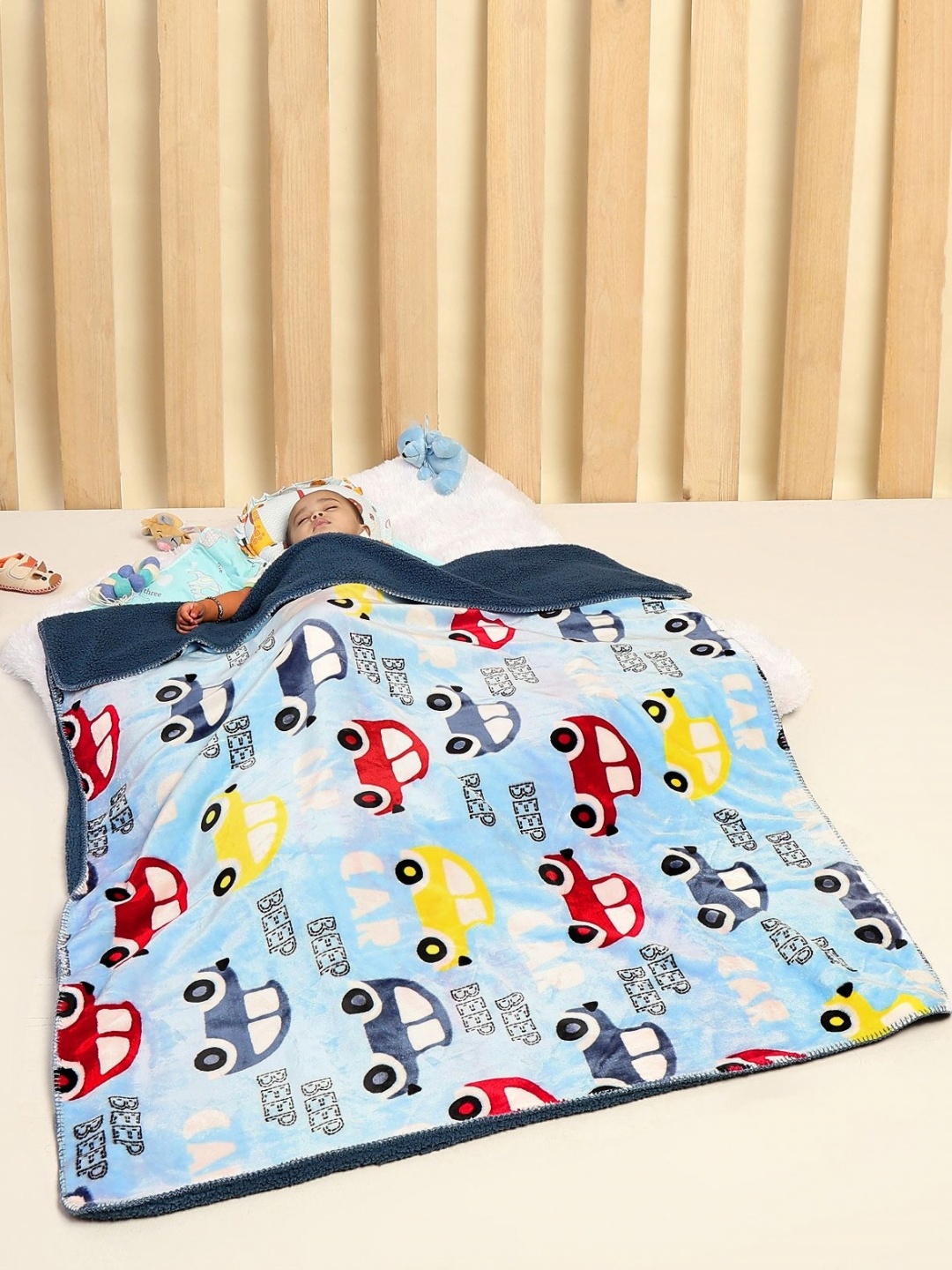 

Monte Carlo Blue & White Conversational Printed Mild Winter 300 GSM Single Bed Blanket