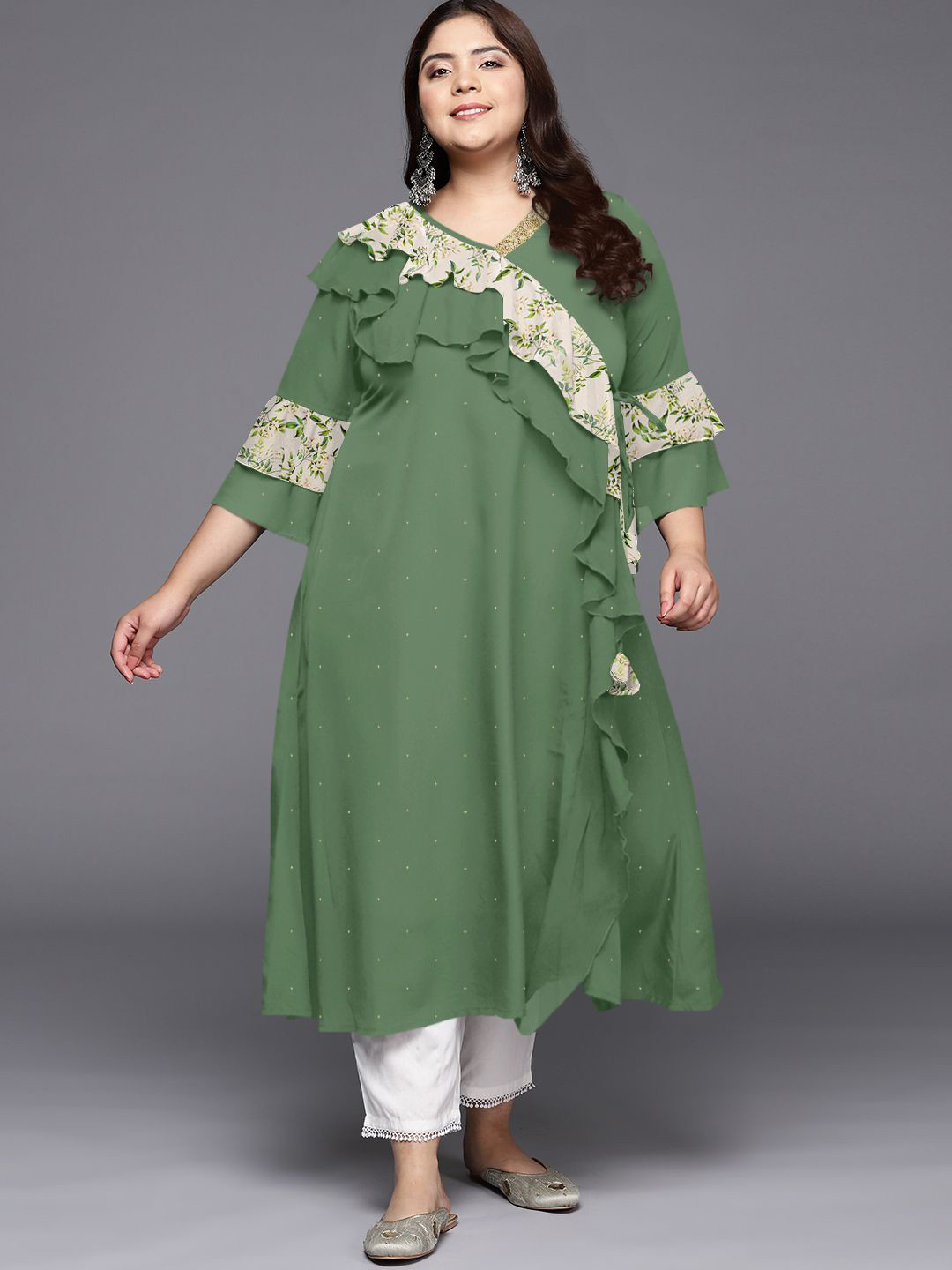 

A PLUS BY AHALYAA Plus Size V-Neck Layered A-Line Kurta, Green