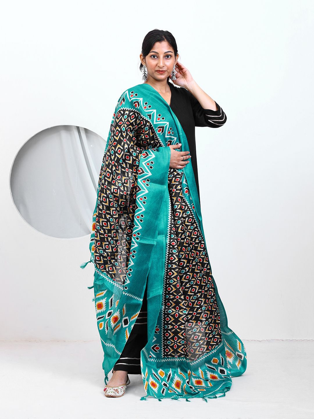 

DEEBACO Ethnic Motifs Printed Dupatta, Black