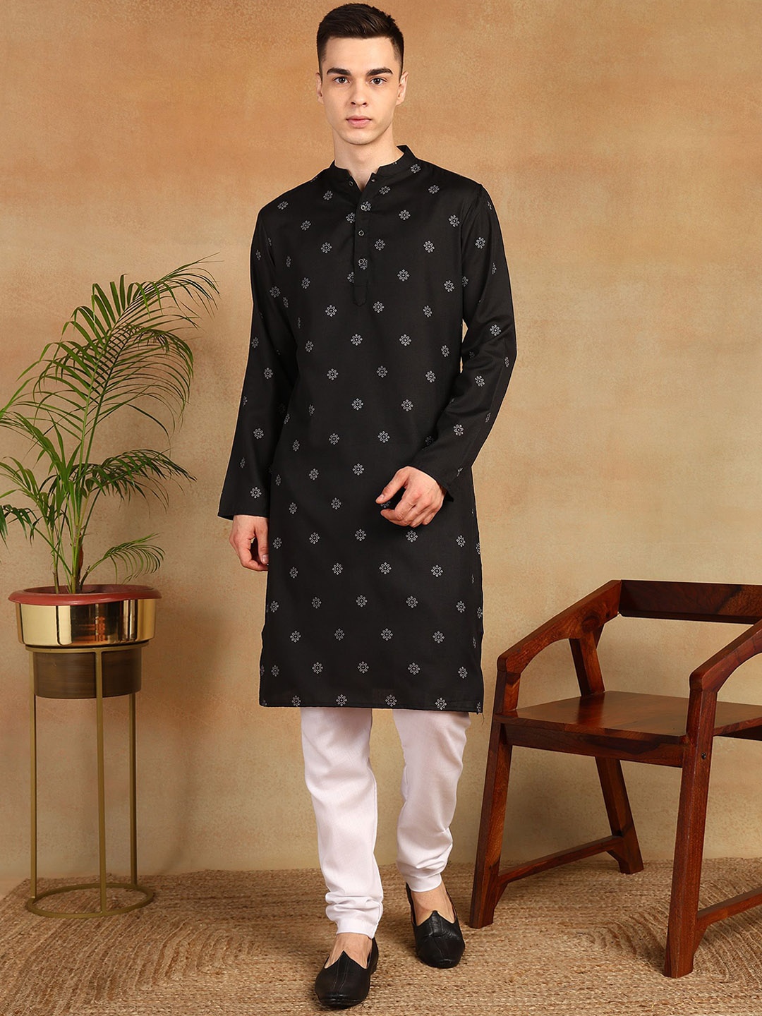 

Anouk Black Floral Printed Mandarin Collar Straight Kurta