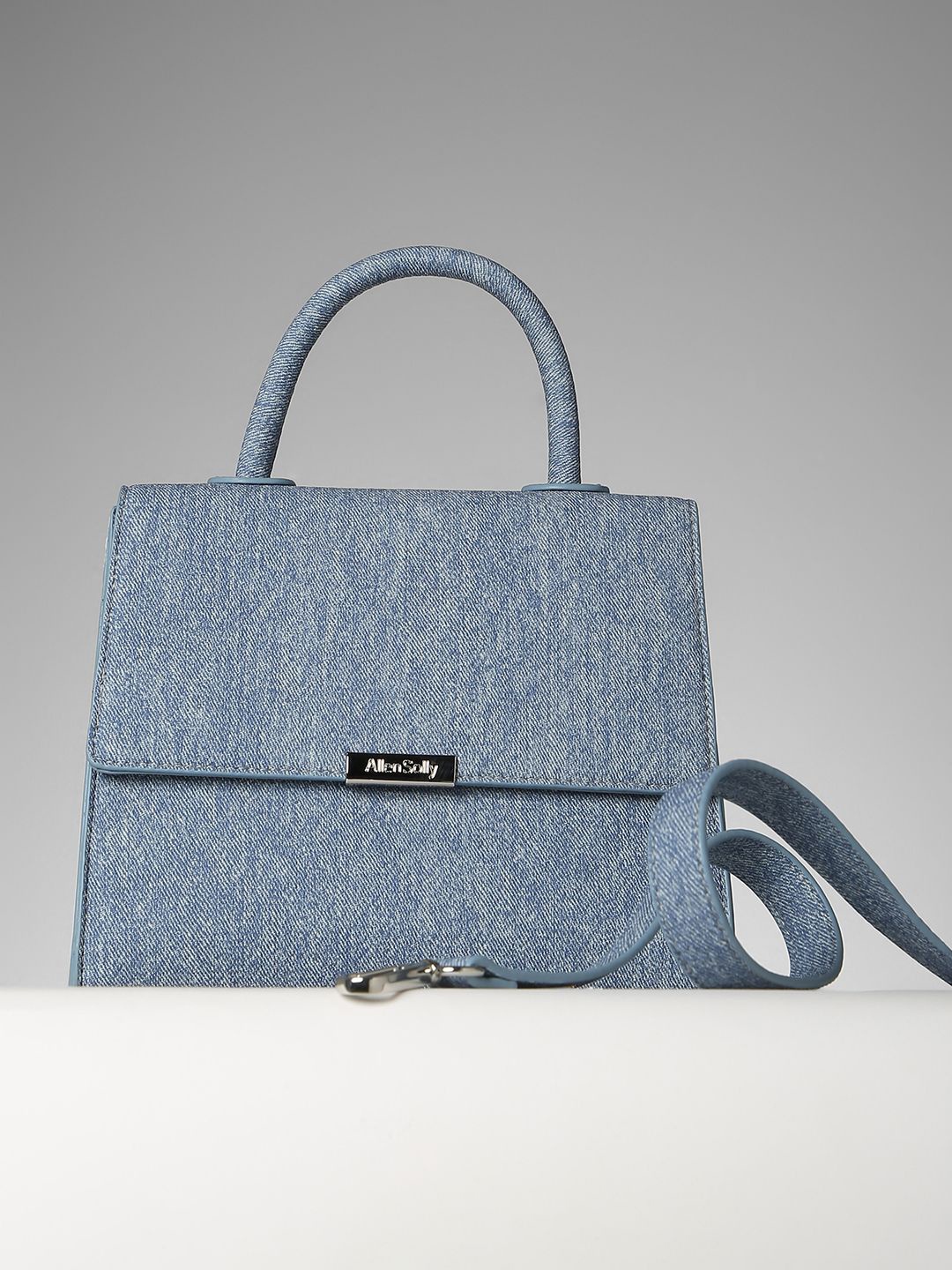 

Allen Solly Woman PU Bucket Handheld Bag with Fringed, Blue