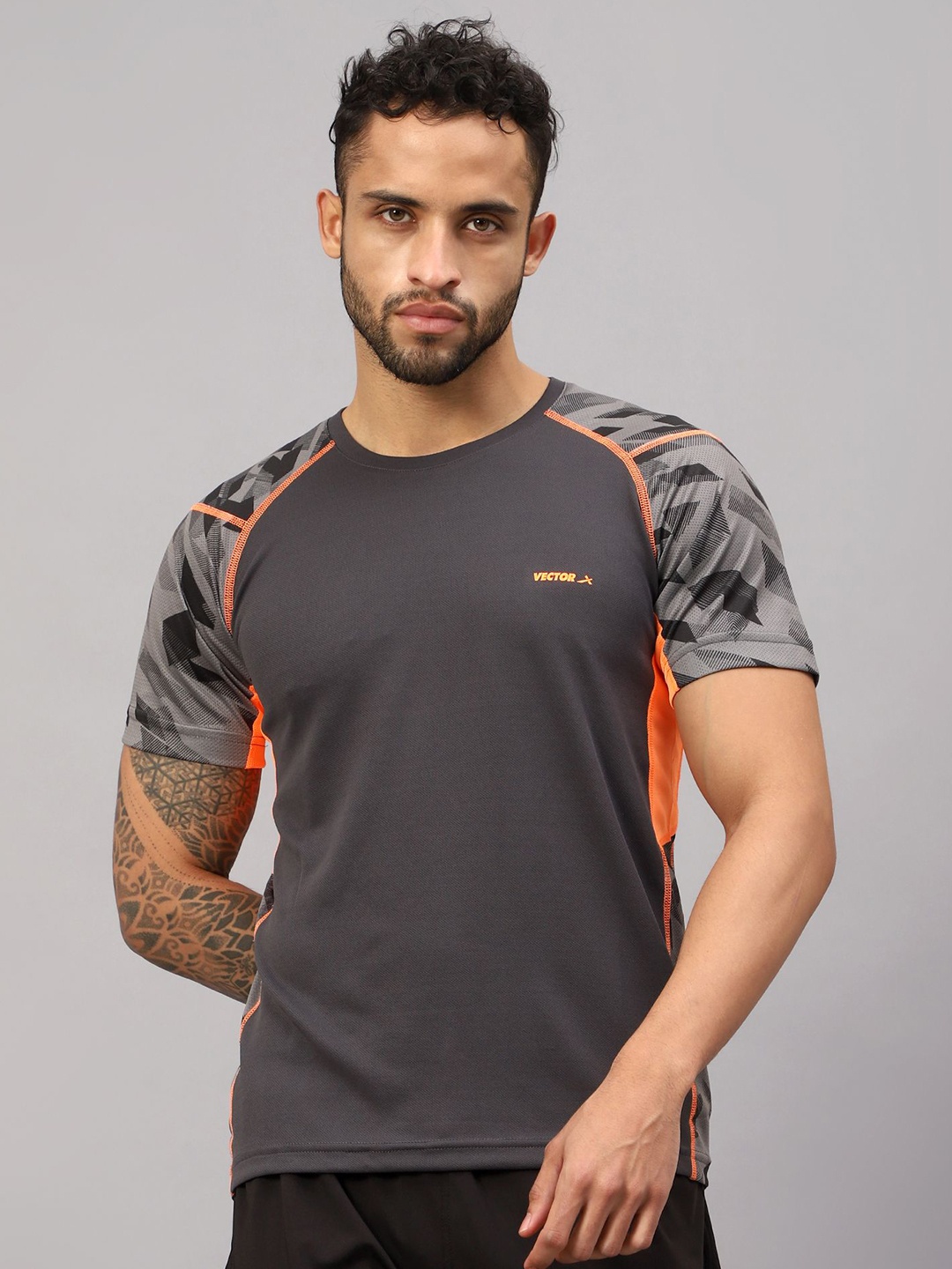 

VECTOR X Men Solid Round Neck T-Shirt, Grey