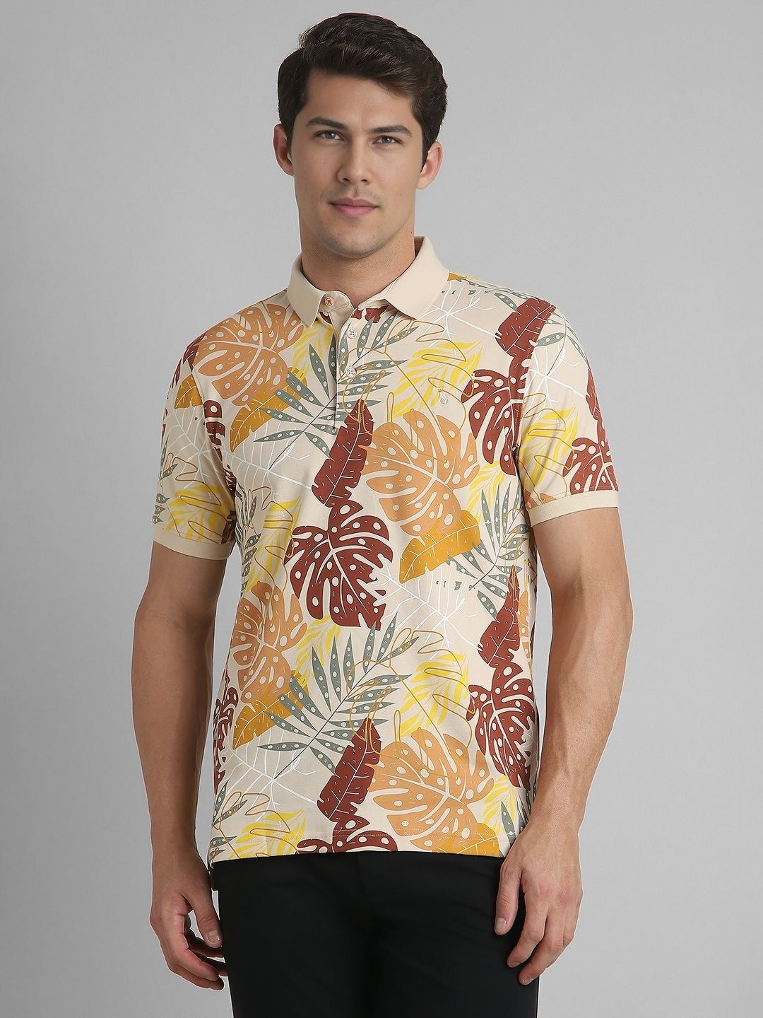

SIMON CARTER LONDON Men Floral Printed Polo Collar Pockets Slim Fit T-shirt, Beige