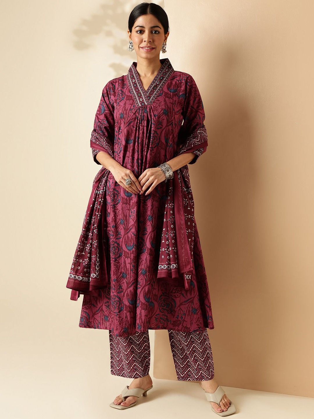 

Vbuyz Floral Printed V Neck Pure Cotton A Line Kurta & Palazzos With Dupatta, Purple