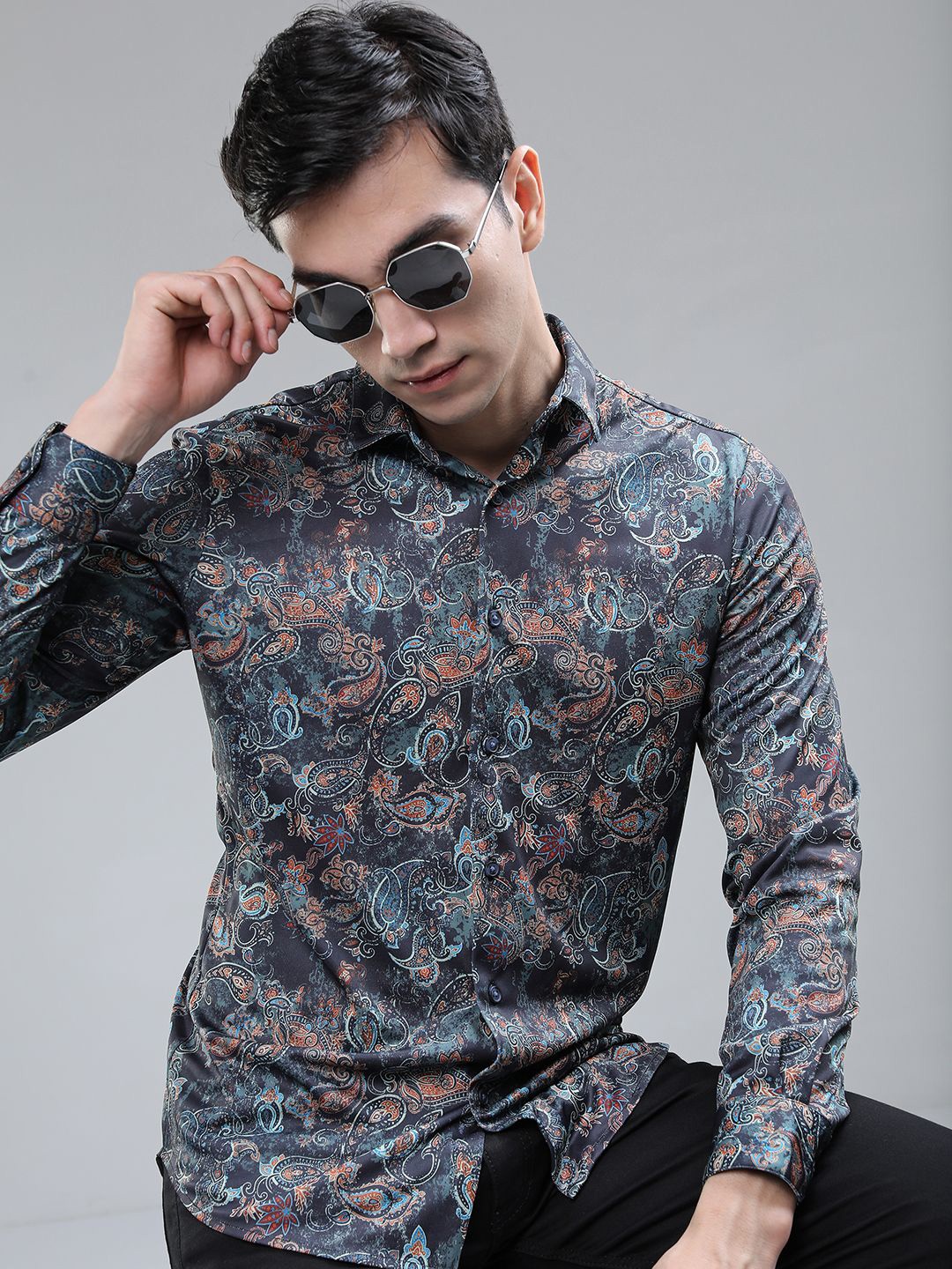 

HIGHLANDER Men Slim Fit Floral Opaque Printed Casual Shirt, Navy blue