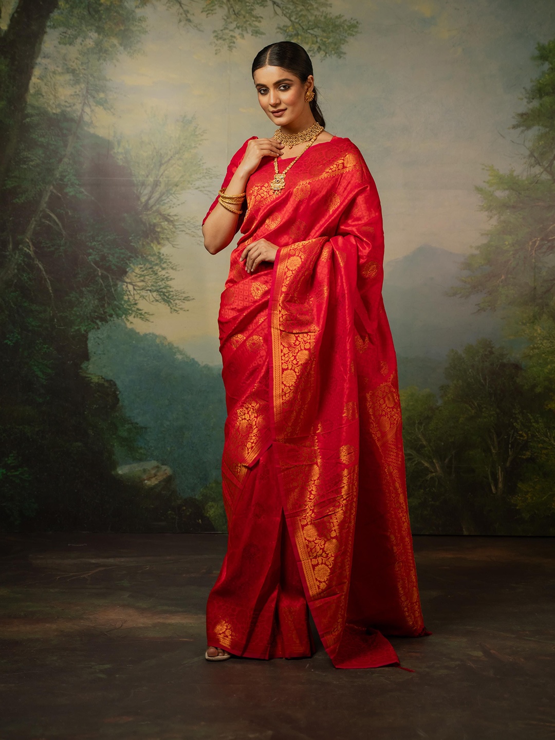 

Dori Ethnic Motifs Zari Silk Blend Banarasi Saree, Red