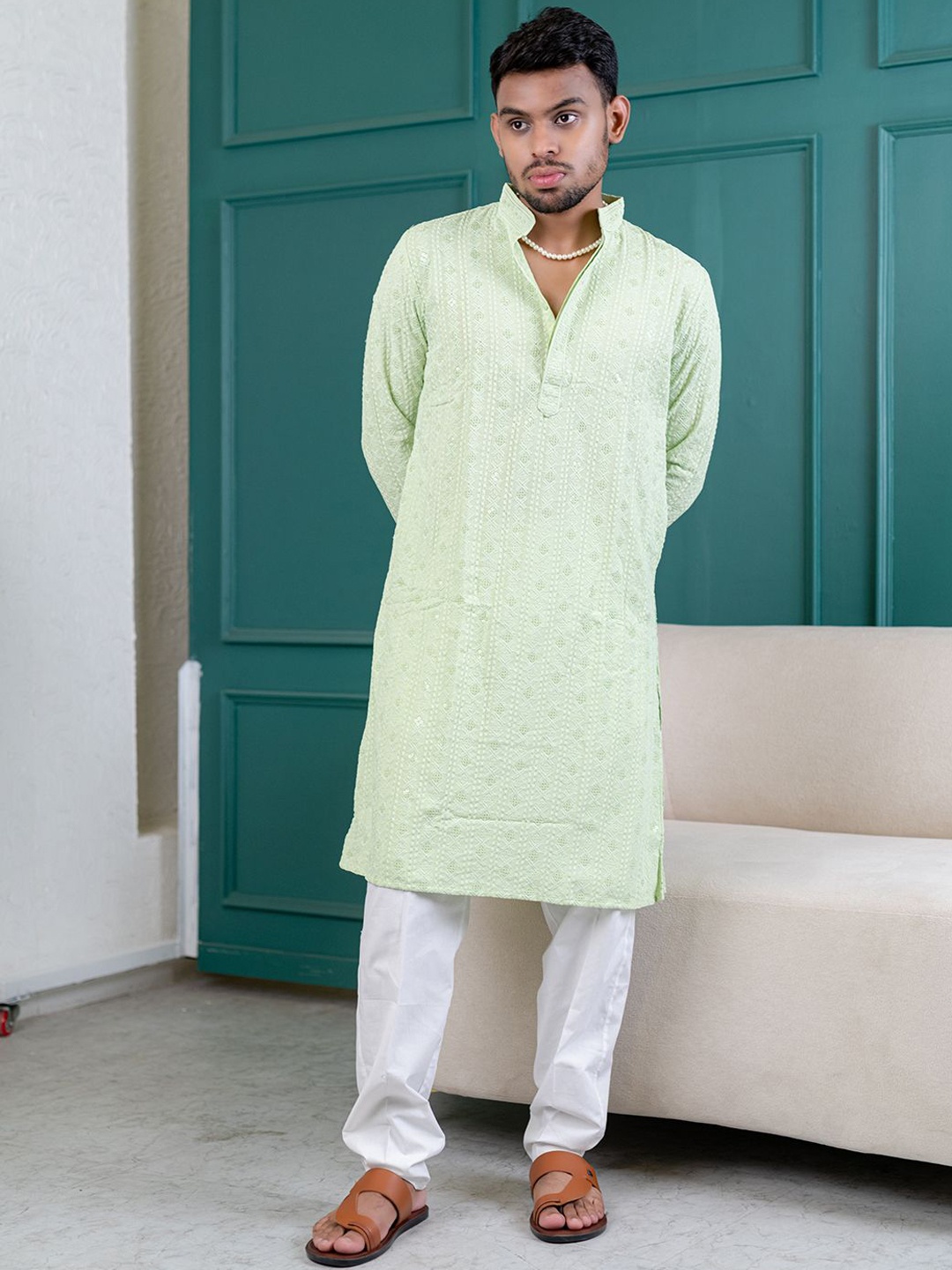 

Tistabene Geometric Embroidered Mandarin Collar Chikankari Cotton Kurta, Green